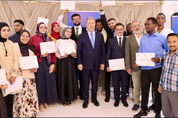 Hulusi Akar Paa Uluslararas renciler Programnda SYONAZLERE Net Mesaj Verdi: BR GN MUTLAKA HESABI SORULUR