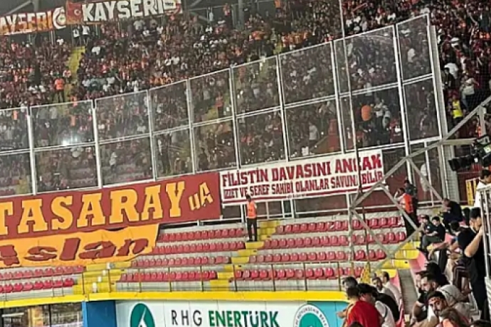 Tribnlerde Filistin Rzgr: Kayserispor-Galatasaray Manda zgrlk Sloganlar Yankland